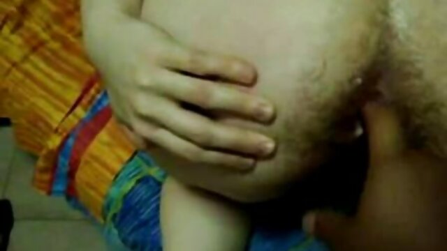 Висока чіткість :  Коротко стрижена брюнетка отримує член, засунутий в її секс з мамою м'ясисту пизду Класні порнофільми 
